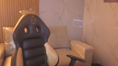 Andrea Ramos online show from December 1, 8:25 pm