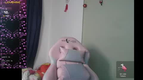 Snapshot of andrea_saenz_ chatting on December 7, 11:18 am online show from December 7, 11:18 am