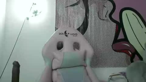 Snapshot of andrea_saenz_ chatting on February 10, 6:42 am online show from February 10, 6:42 am