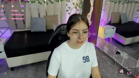 andrea_tay1 online show from June 2, 7:27 pm