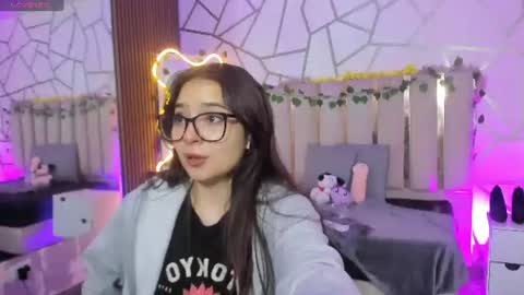 Snapshot of andrea_tay1 chatting on July 25, 11:52 am andrea_tay1 online show from July 25, 11:52 am