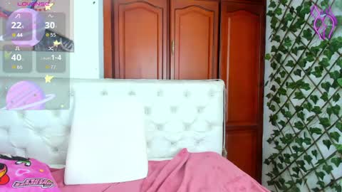 Naomi Andrea Daviss online show from April 23, 1:35 pm