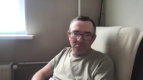 Snapshot of andreass60 chatting on May 16, 1:54 pm andreass60 online show from May 16, 1:54 pm