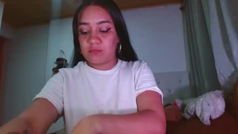 Snapshot of andrebigboobs chatting on February 21, 11:32 pm Andre online show from February 21, 11:32 pm