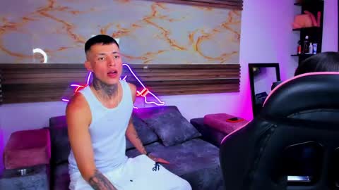 andrees_s online show from April 22, 8:43 pm