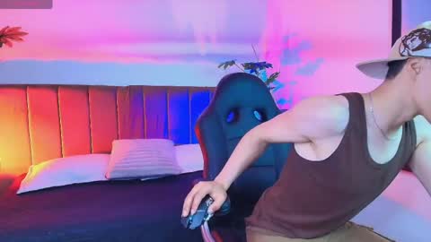 andreew_style_ online show from April 20, 9:27 pm