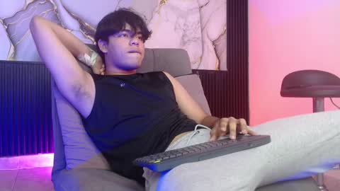 Snapshot of andreh_hot chatting on November 9, 6:28 pm Andreh online show from November 9, 6:28 pm
