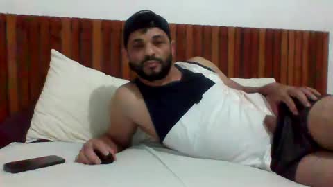 Snapshot of andreloko123 chatting on January 24, 1:35 am andreloko123 online show from January 24, 1:35 am