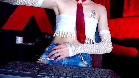Snapshot of andres992563 chatting on May 11, 4:04 pm Alann online show from May 11, 4:04 pm