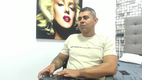 andres_jacksonn online show from May 1, 11:59 am