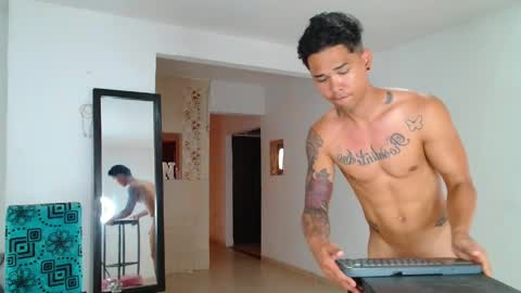 andres_santos777 online show from April 22, 3:13 pm