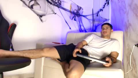 andres_stud online show from October 29, 5:20 am