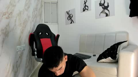 andres_stud online show from November 23, 5:18 am