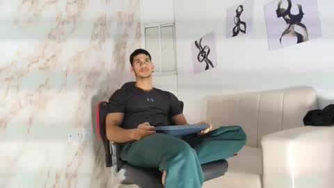 andres_stud online show from November 29, 4:26 am