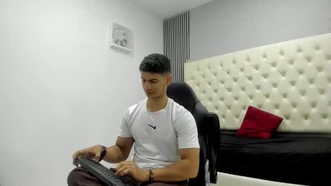 andres_stud online show from March 25, 4:29 am