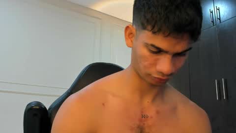 andres_stud online show from April 20, 6:38 am