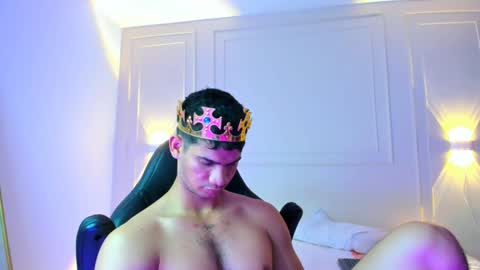 Snapshot of andres_stud chatting on June 25, 5:12 am andres_stud online show from June 25, 5:12 am