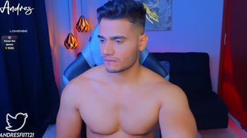 Snapshot of andresfiit chatting on December 11, 2:41 am Andres online show from December 11, 2:41 am