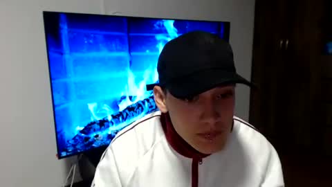 andreshot2026 online show from August 3, 10:35 pm