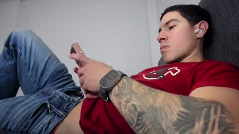 Snapshot of andresjuan92 chatting on June 22, 3:25 am onlyfanscallmegotter online show from June 22, 3:25 am
