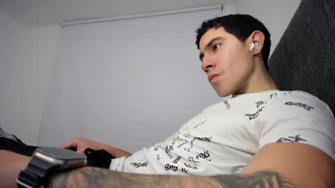 Snapshot of andresjuan92 chatting on July 6, 4:20 am onlyfanscallmegotter online show from July 6, 4:20 am