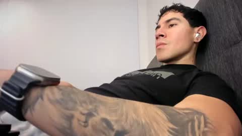 Snapshot of andresjuan92 chatting on August 1, 2:00 am onlyfanscallmegotter online show from August 1, 2:00 am