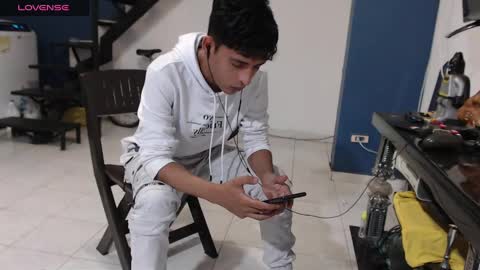 Andres Dean online show from December 7, 3:25 am