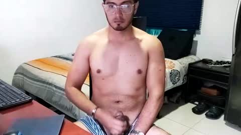 Snapshot of andresvergon85 chatting on March 8, 5:33 pm andresvergon85 online show from March 8, 5:33 pm