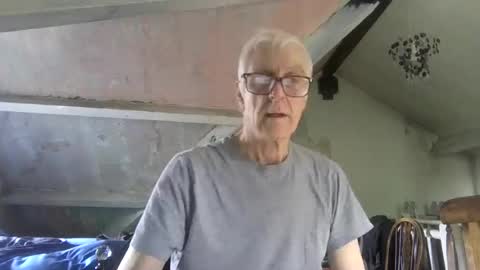 Snapshot of andrew160258 chatting on June 16, 11:35 am Andrew online show from June 16, 11:35 am