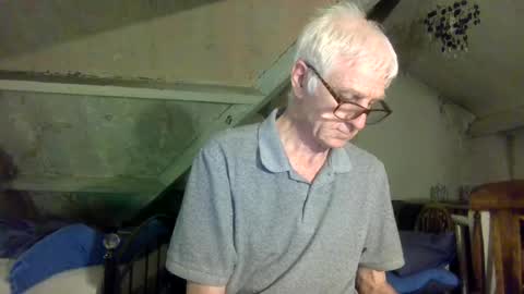 Snapshot of andrew160258 chatting on June 28, 12:16 am Andrew online show from June 28, 12:16 am
