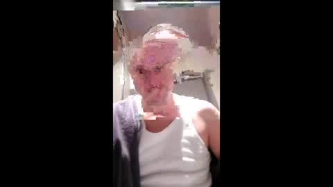 andrew3356577 online show from May 1, 7:07 pm