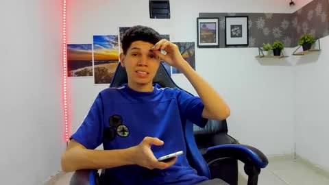 andrew_2811 online show from February 14, 10:12 am