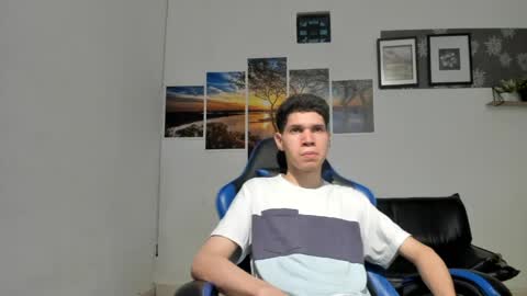 andrew_2811 online show from March 7, 7:38 am