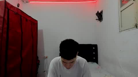 andrew_2811 online show from April 14, 10:54 am