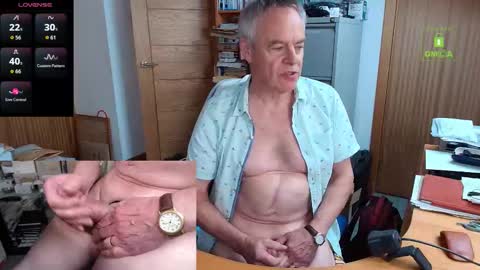 Snapshot of andrew_9999 chatting on October 3, 1:52 pm Andrew online show from October 3, 1:52 pm