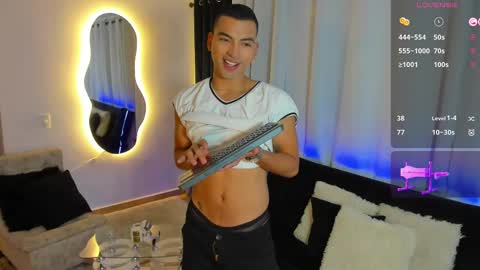 Andrew Jones Independient model  online show from February 20, 11:54 pm