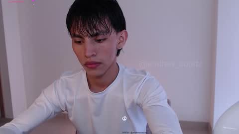 Snapshot of andrew_courtz chatting on December 2, 8:48 pm Andrew Courtz online show from December 2, 8:48 pm