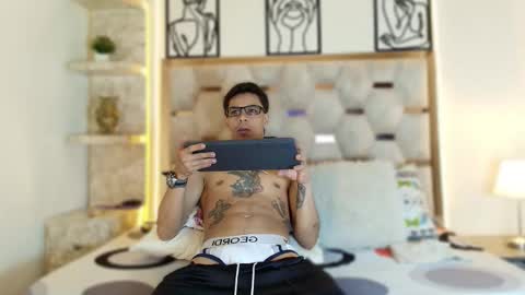 andrew_haalls online show from November 30, 9:30 pm