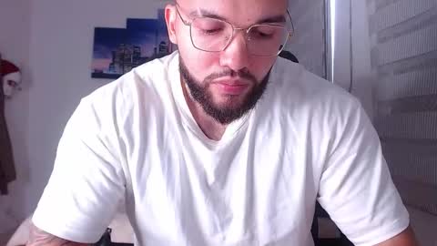 andrew_holden__ online show from November 20, 9:47 pm