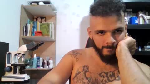 Snapshot of andrew_jaay chatting on October 31, 1:28 am andrew_jaay online show from October 31, 1:28 am