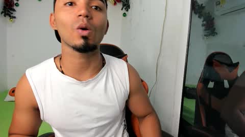 andrew_jonhes1 online show from December 5, 11:41 am