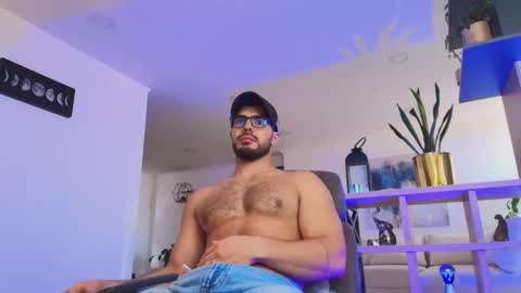 ANDREW WEST online show from December 20, 1:40 pm