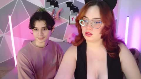 Snapshot of andrewanndcherry chatting on October 21, 12:33 am Andrew and Cherry online show from October 21, 12:33 am