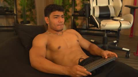 Snapshot of andrewcollen chatting on July 3, 12:44 pm Andrew online show from July 3, 12:44 pm