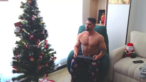 Andrew online show from December 11, 4:53 pm