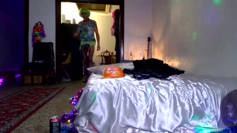 andrewgennie online show from December 15, 6:17 am