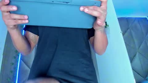 ANDREW KENNOXX online show from February 4, 7:20 pm