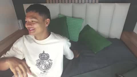 ANDREW KENNOXX online show from February 5, 8:02 pm