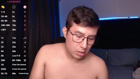 andrewmhilton_ online show from November 4, 12:43 am