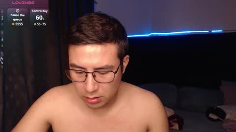 andrewmhilton_ online show from December 1, 6:07 am